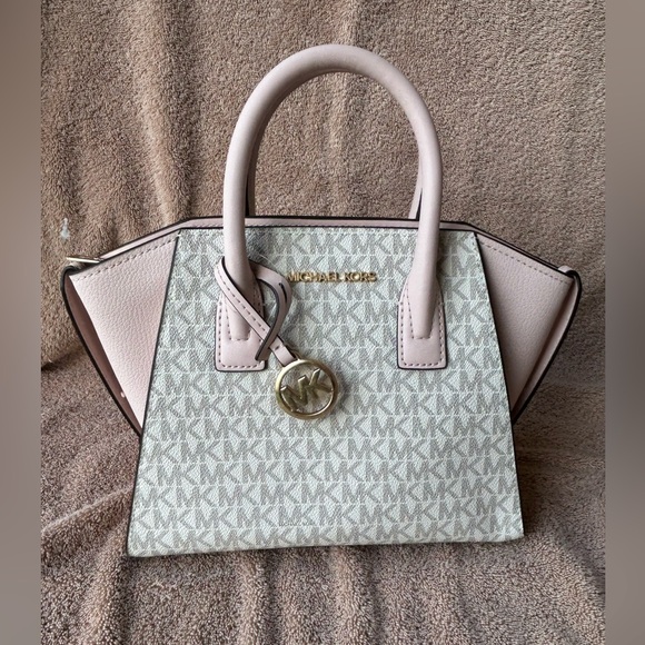 Michael Kors Handbags - Michael Kors Blush Pink and Cream Satchel